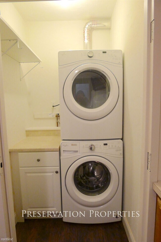 Building Photo - Studio, 1 bath Apartment - 355 Washington St