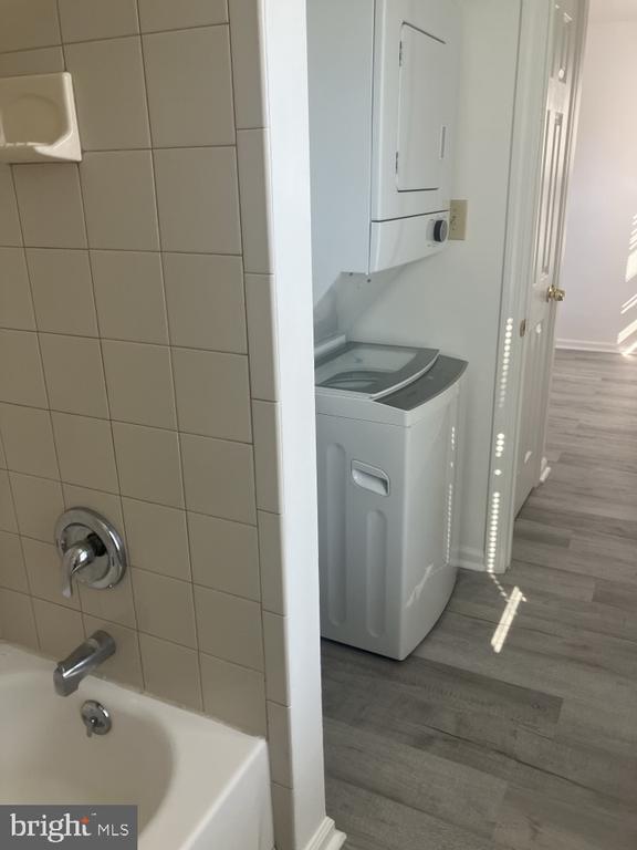 Building Photo - 634 Evesham Ave E