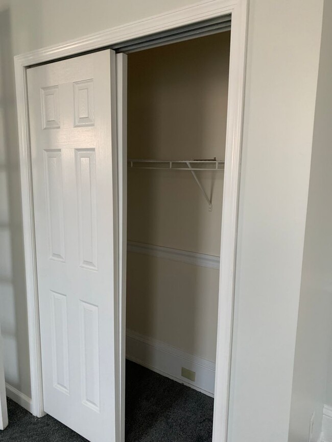 Building Photo - 1 Bedroom Conveniently Located in Collegev...