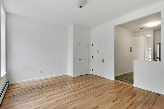 Building Photo - 352 E 116th St