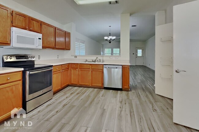 Foto del edificio - 4611 Echo Lake Dr