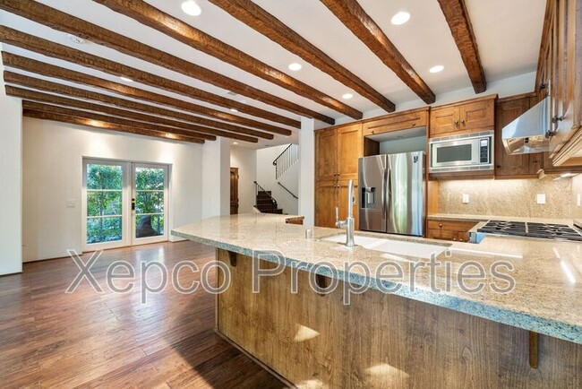 Building Photo - 175 Villaggio W