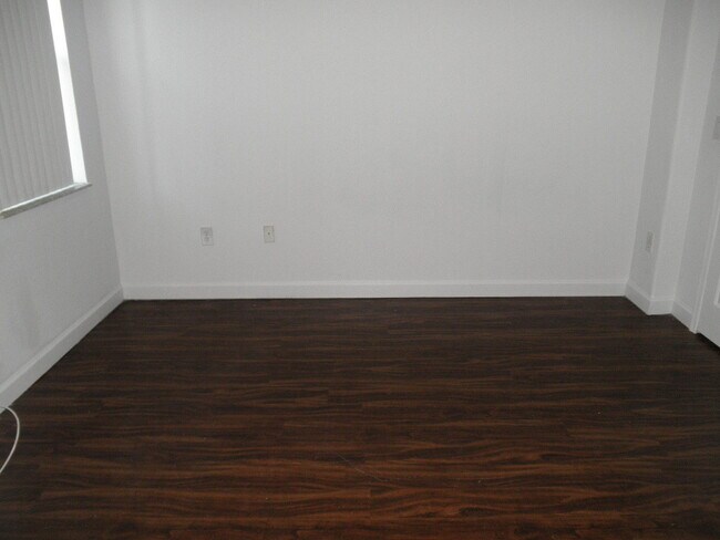 Foto del edificio - Shoma Townhomes