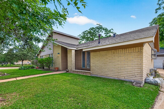Building Photo - 7403 Shady Vale Ln