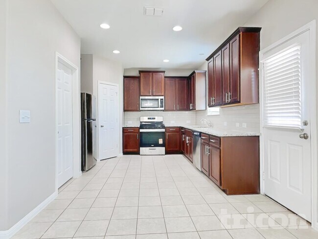 Foto del edificio - 5343 Marsh Ln