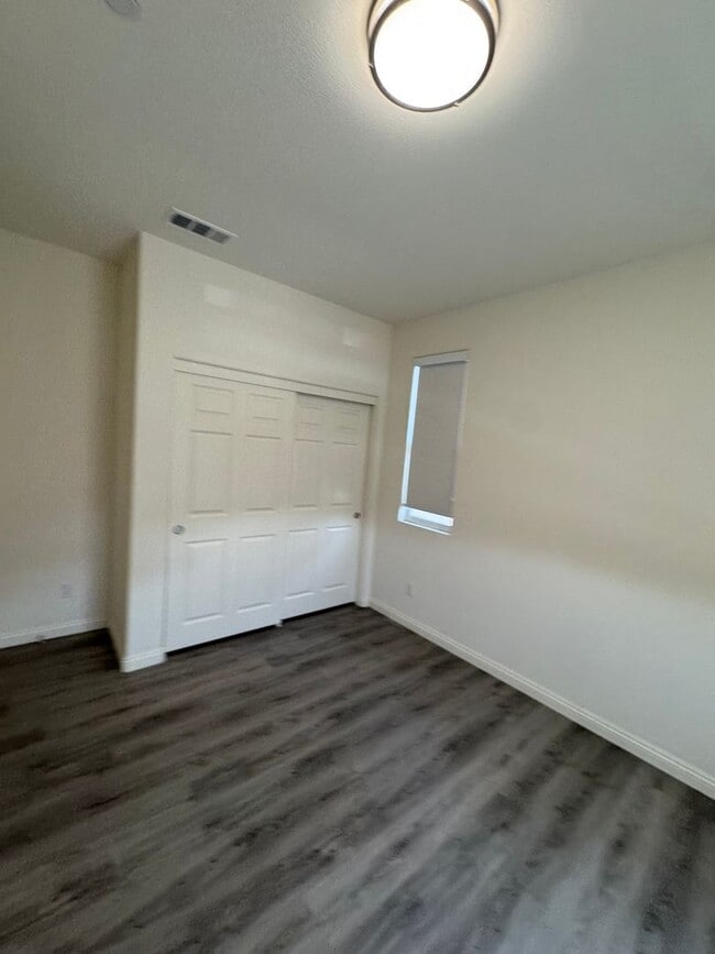 Foto del edificio - Modern 4-Bed, 2.5-Bath Detached Townhouse in Gated Community with Upgraded Systems & Attached 2-C...