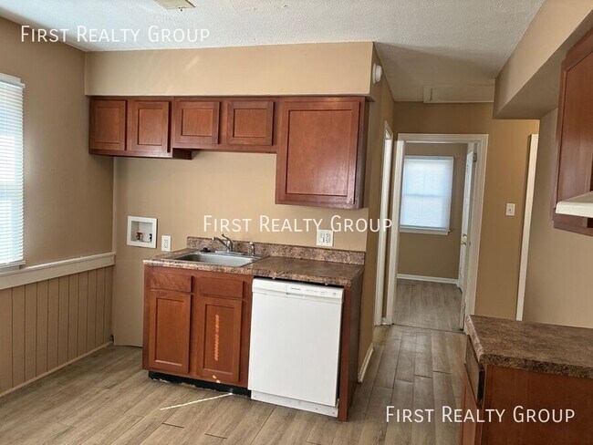 Foto del edificio - 415 Alexander Dr