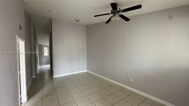 Foto del edificio - 1543 SE 25th St