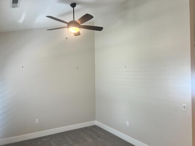 Building Photo - 564 Spring Meadow Ln