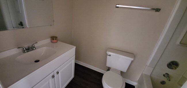 Bathroom - 3516 Torbay Dr