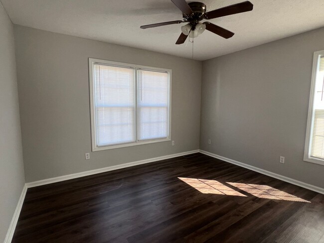 Building Photo - 2905 Raintree Dr