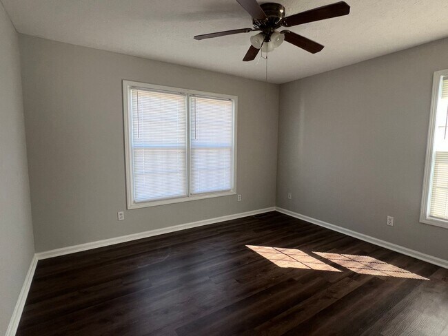 Building Photo - A-B 2905 Raintree Drive