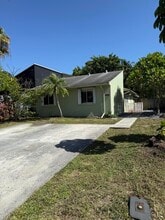 Building Photo - 4565 NW 3rd Dr