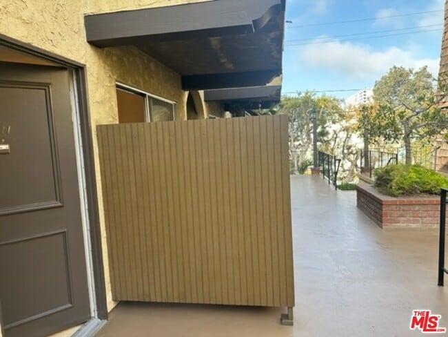 Building Photo - 2727 3rd St