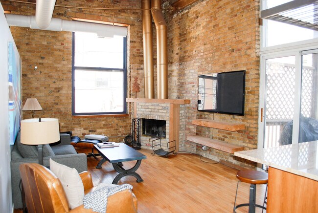 Building Photo - 525 N Ada St