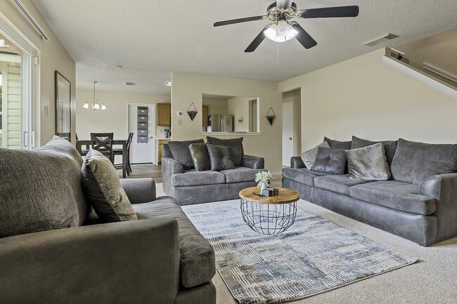 Building Photo - Charming 7-Bedroom Home in a Prime San Antonio Location!