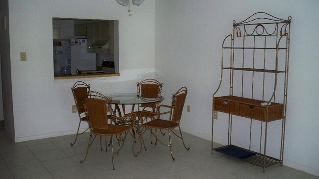 Foto del edificio - 2 Bedroom 2nd floor unit