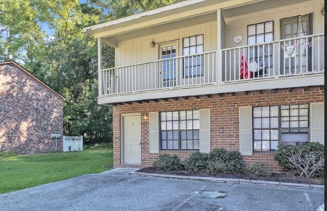 Foto del edificio - 102 Kimeran Ln