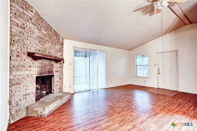 Foto del edificio - 108 Hughson Ct