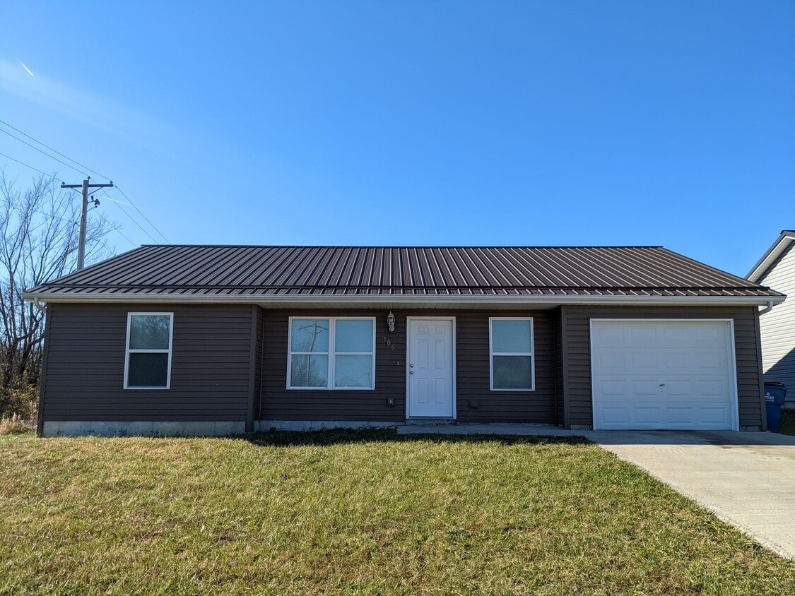 Foto principal - 3 bed/2 bath with 1 car garage for lease