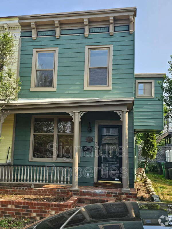 Building Photo - 804 Spring St
