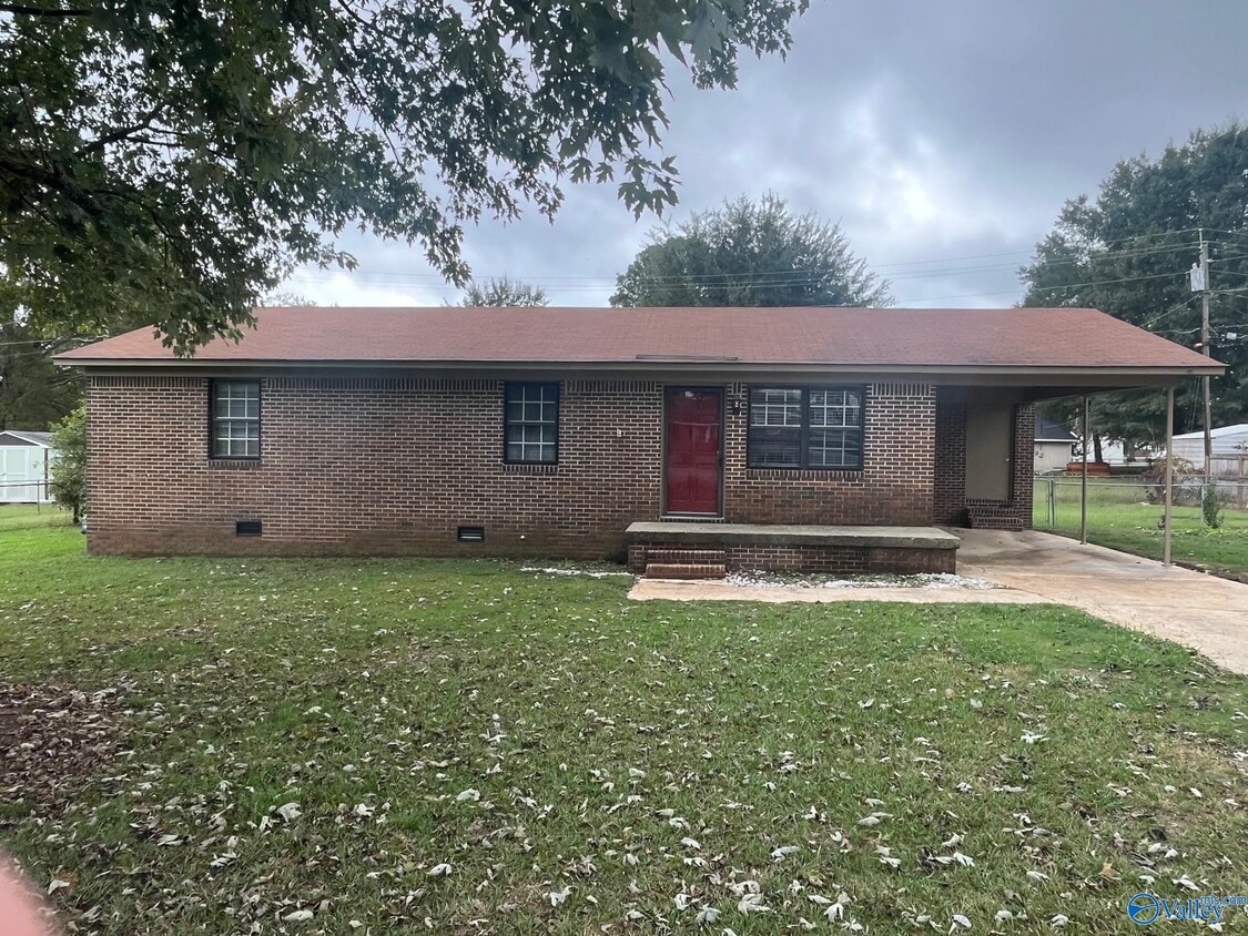 Primary Photo - 726 Larkwood Cir SW