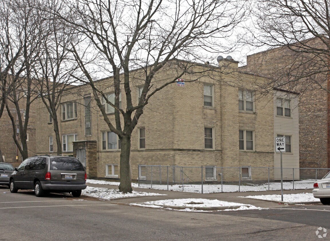 Building Photo - 2651 W Rosemont Ave
