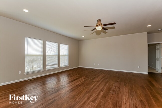 Foto del edificio - 1688 Ridgeway Trl