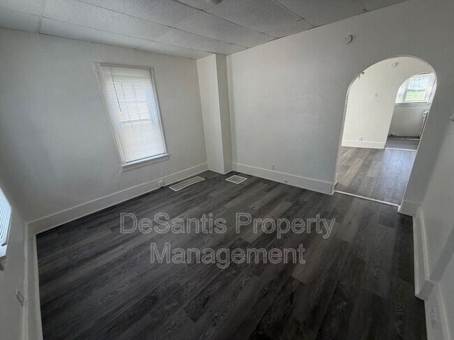Foto del edificio - 40-42 Seminole Avenue