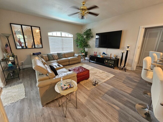 Building Photo - Fully Furnished Single Family Home for Rent