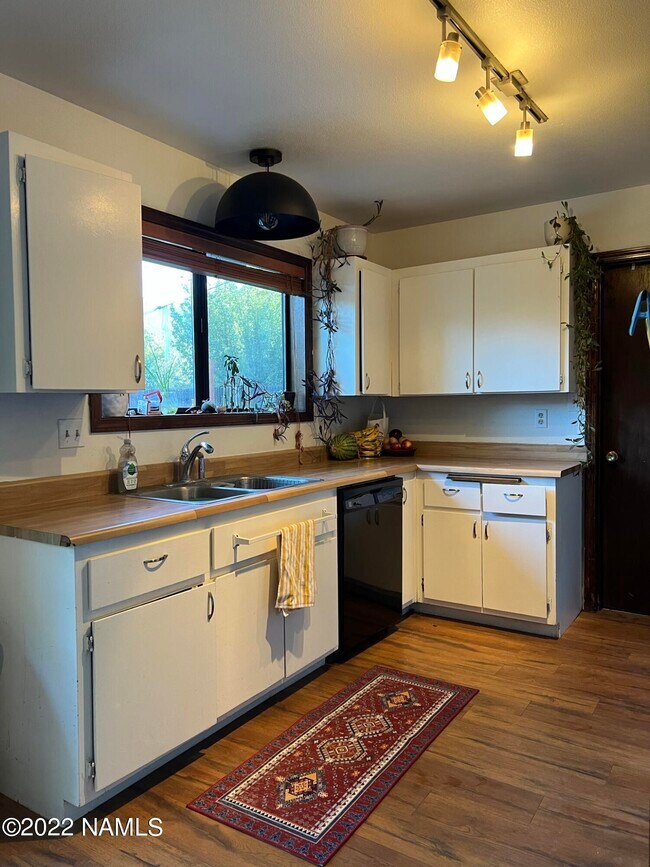 Foto del edificio - 3600 E Racoon Wy