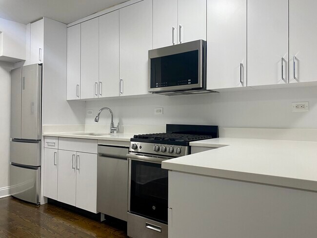 Kitchen - 151 E 72nd St