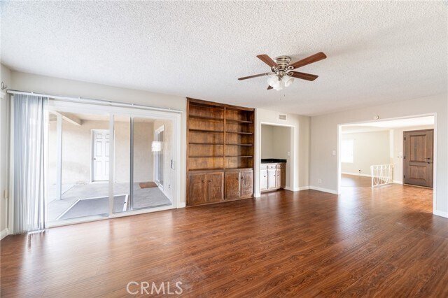 Foto del edificio - 2221 Palm Cir