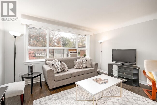 Photo du bâtiment - 2128 Harris Crescent