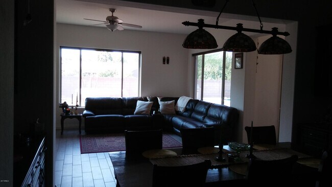 Foto del edificio - 941 E Lowell Ave