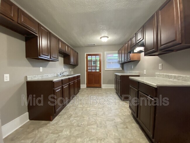 Building Photo - 1338 Chadwick Cir