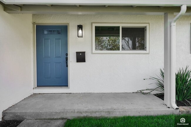 Building Photo - 25579 Calaroga Ave