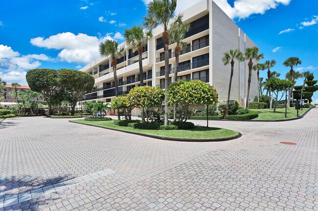 Building Photo - 2727 N Ocean Blvd