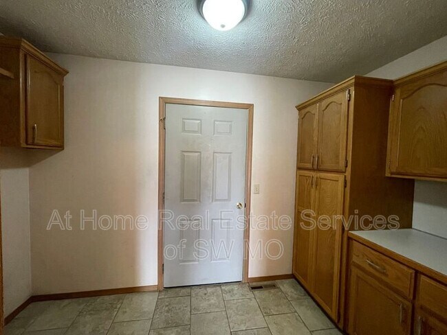 Building Photo - 4739 W Burbank St