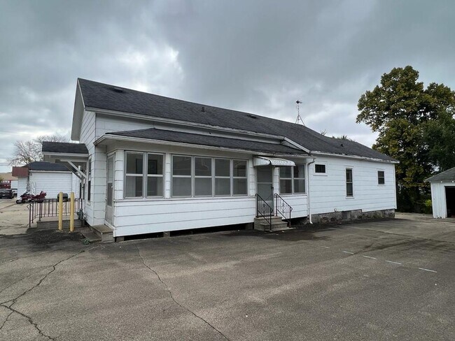 Building Photo - RE SOLUTIONS WI LLC