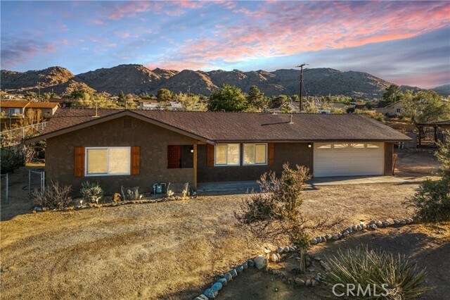 Foto del edificio - 60649 Latham Trail