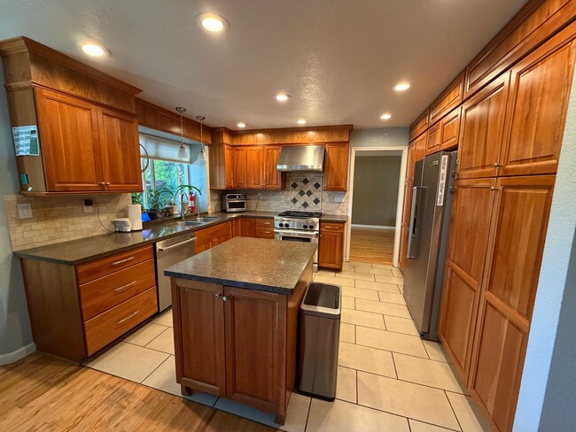 Building Photo - 3113 Sweet Clover St