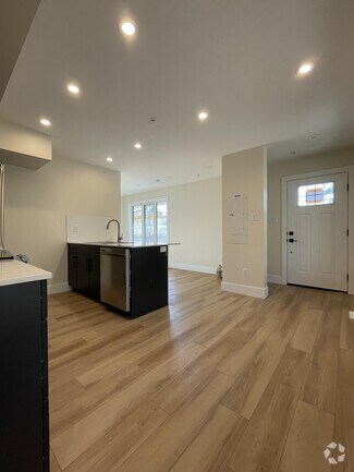 Building Photo - 8715-8110 110 St NW