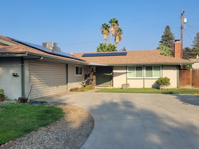 Foto del edificio - 2704 S Fairway Ct