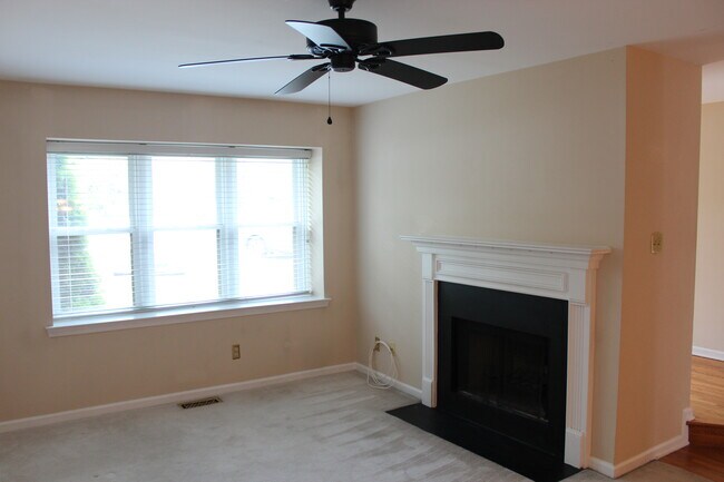 Living Room - 4019 Ottawa Ct