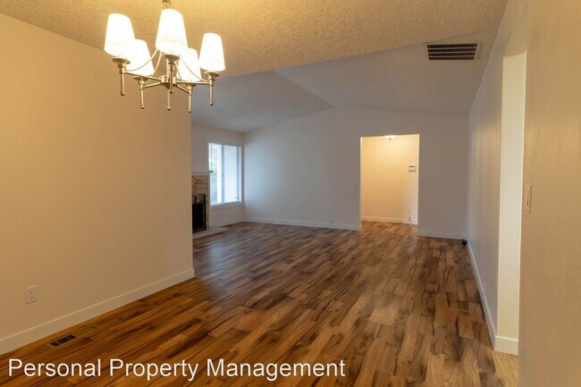 Building Photo - 3 br, 2 bath House - 13301 SE Forest St