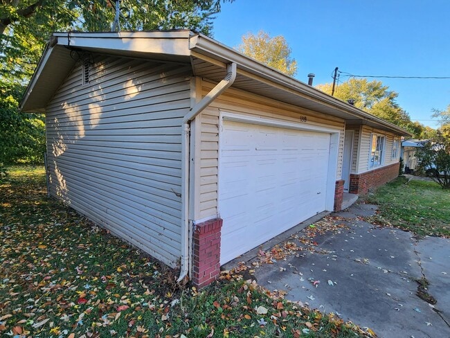 Building Photo - Spacious 3-Bedroom, 1-Bathroom Home AVAILABLE NOW!!