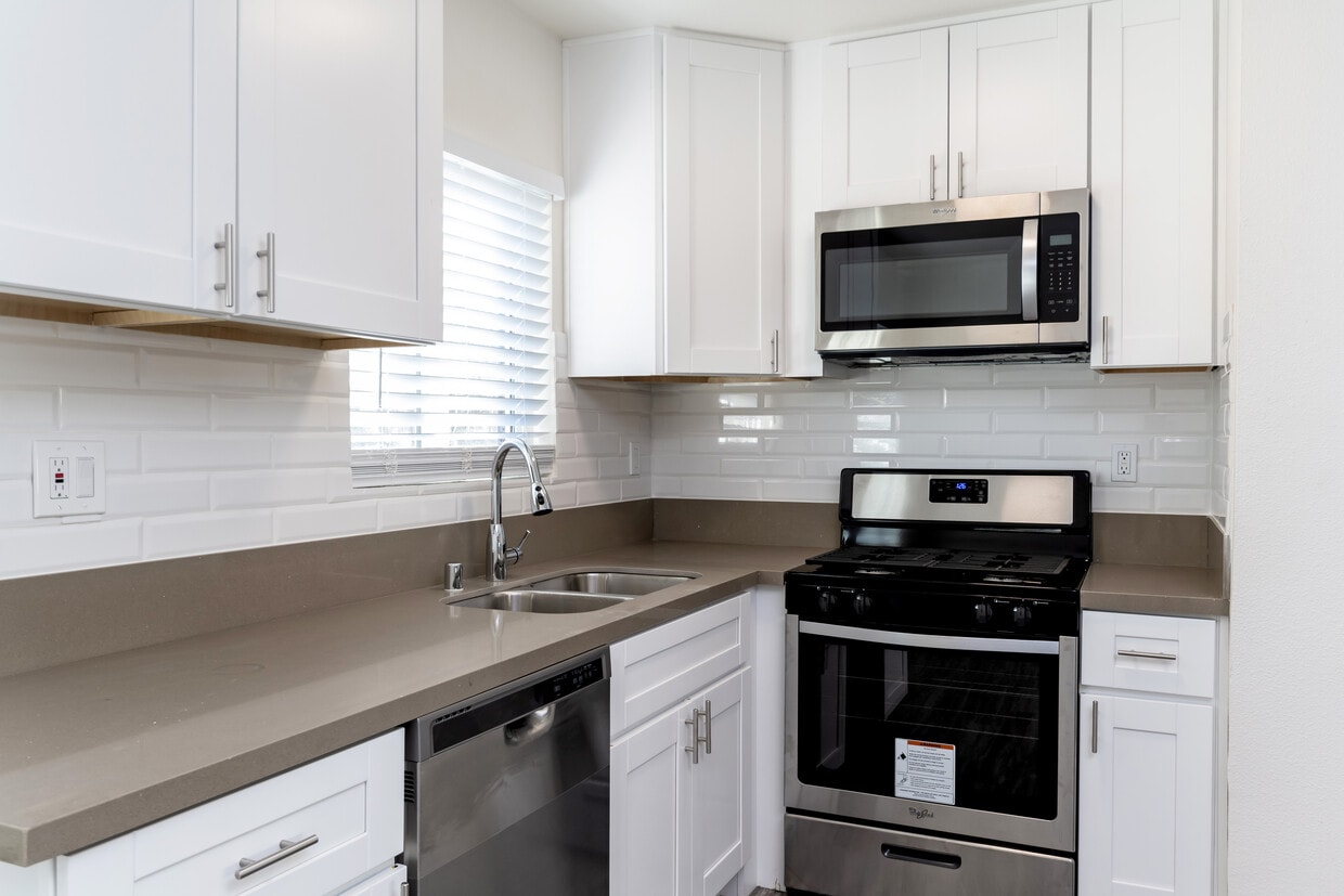 Primary Photo - Aurora Vista Apartments