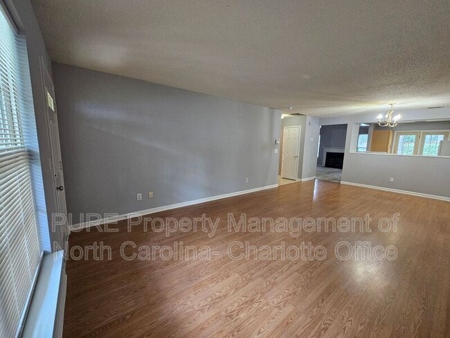 Building Photo - 10035 University Park Ln