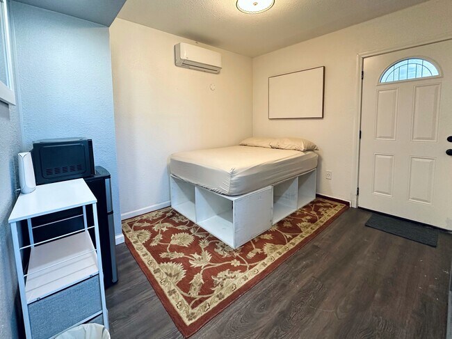 Building Photo - 714 S Philadelphia St